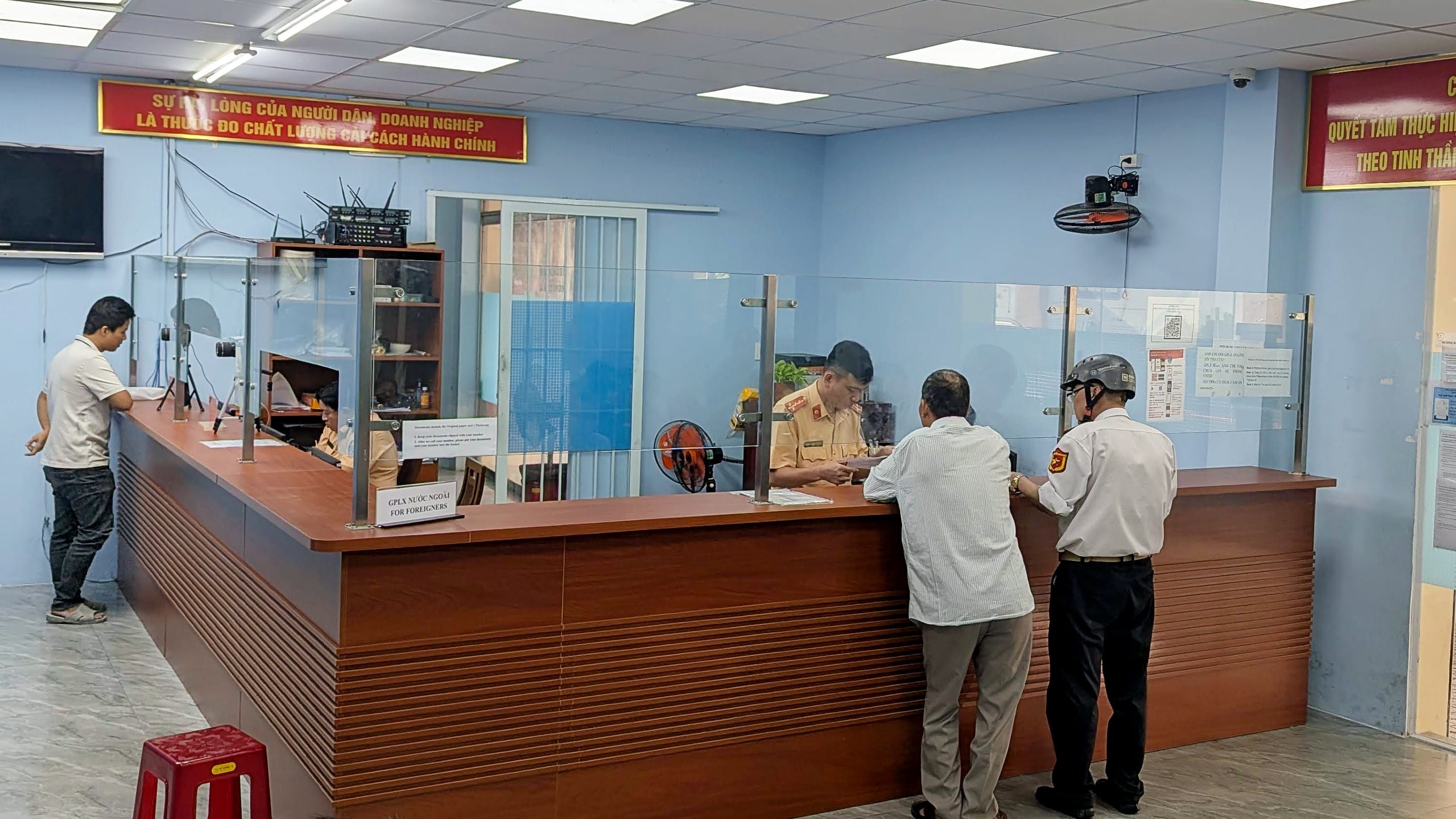 ホーチミン交通運輸局の受付カウンター