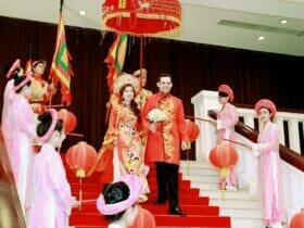 ベトナム式で国際結婚を行うベトナム女性と外国人男性