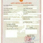 ベトナム当局発行の婚姻登録証明書（表）